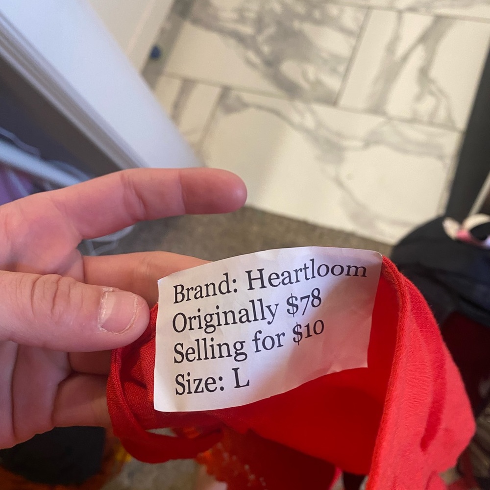 Red top perfect for gamedays!